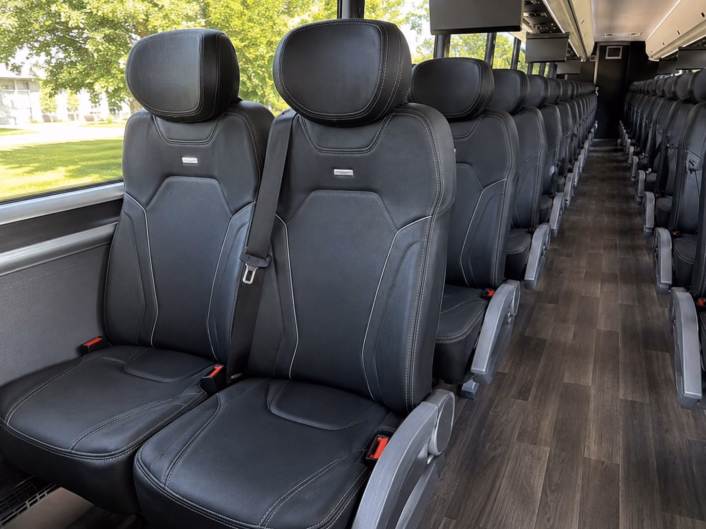 charter buses to oak mountain amphitheatre in pelham make the ride part of the night